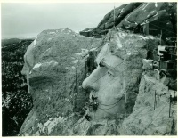 Mount_Rushmore construction 05.jpg